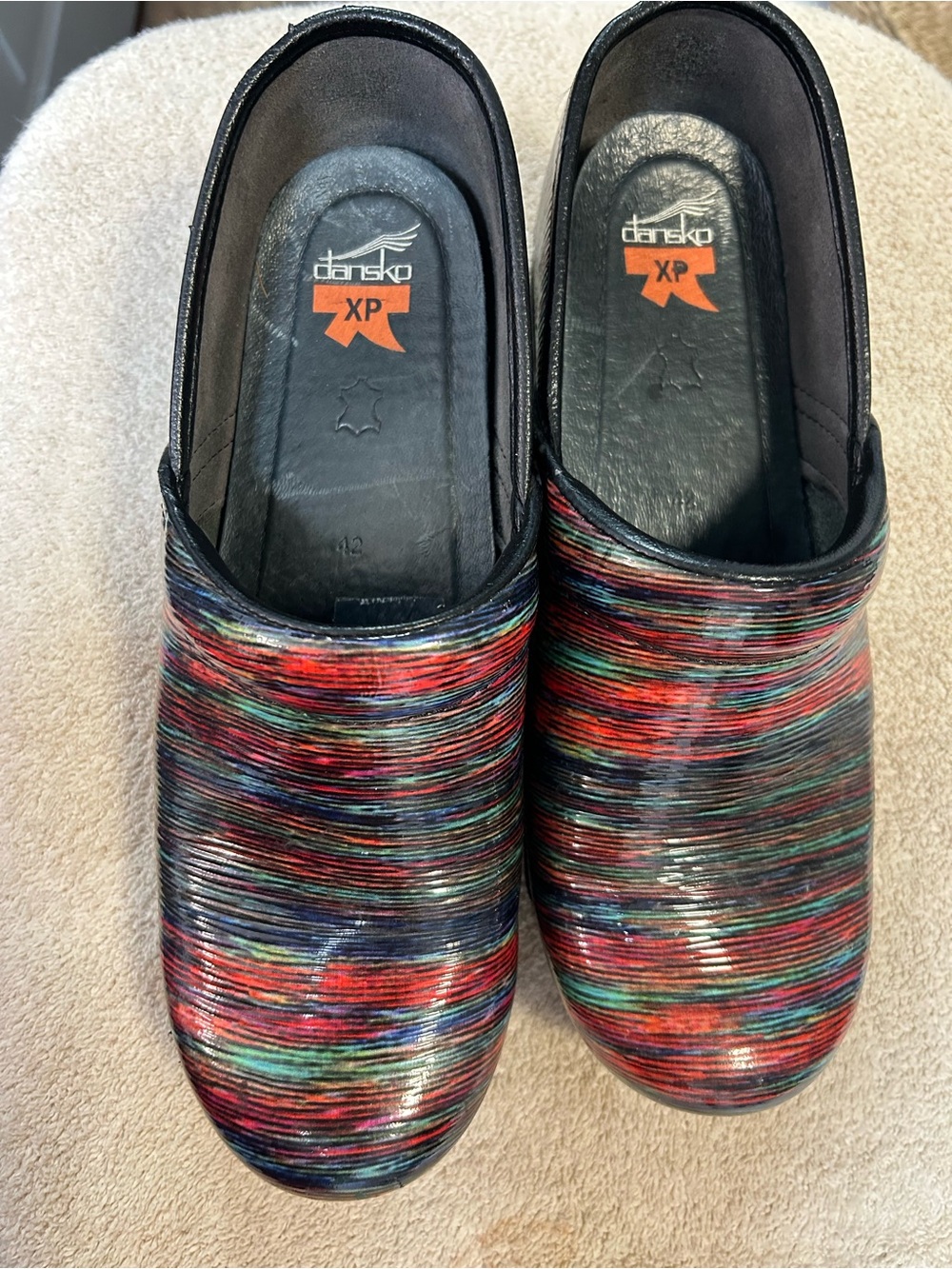 DANSKO XP Multicolored pin stripe glossy leather clogs. EUC SIZE 42( 11.5-22)